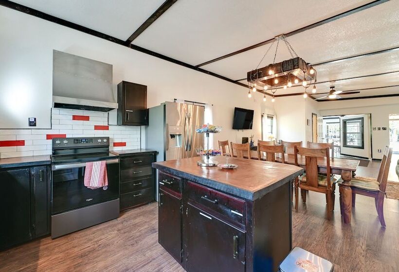 Peaceful Flower Mound Home W/ Patio On 4 Acres!