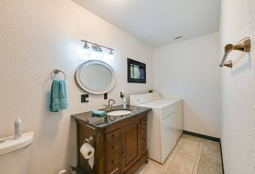 Peaceful Flower Mound Home W/ Patio On 4 Acres!