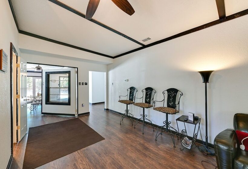 Peaceful Flower Mound Home W/ Patio On 4 Acres!