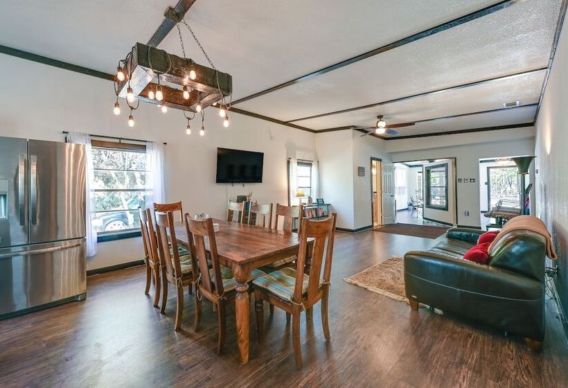 Peaceful Flower Mound Home W/ Patio On 4 Acres!