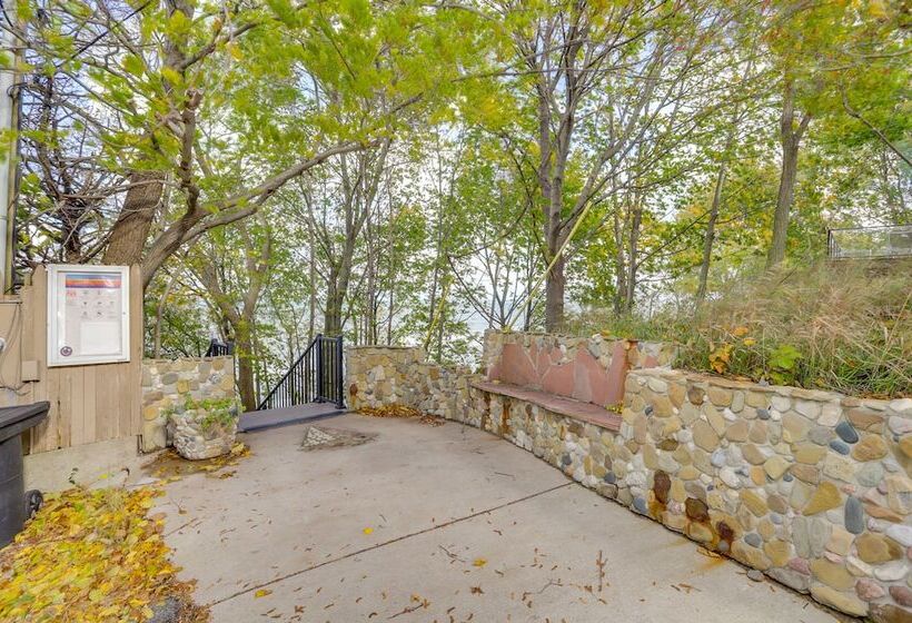 Peaceful New Buffalo Home: Walk To Lake Michigan!
