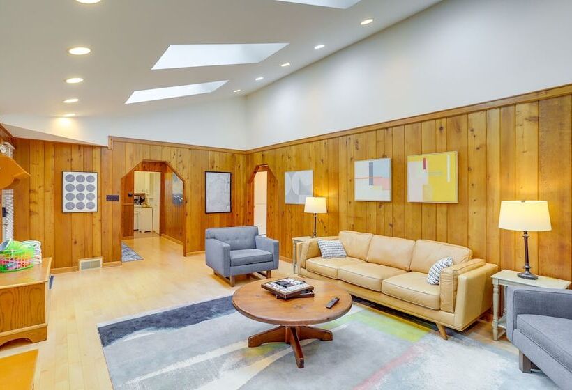 Peaceful New Buffalo Home: Walk To Lake Michigan!