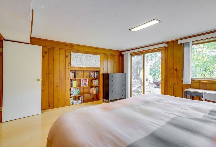 Peaceful New Buffalo Home: Walk To Lake Michigan!