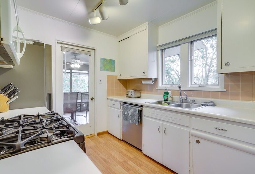 Peaceful New Buffalo Home: Walk To Lake Michigan!