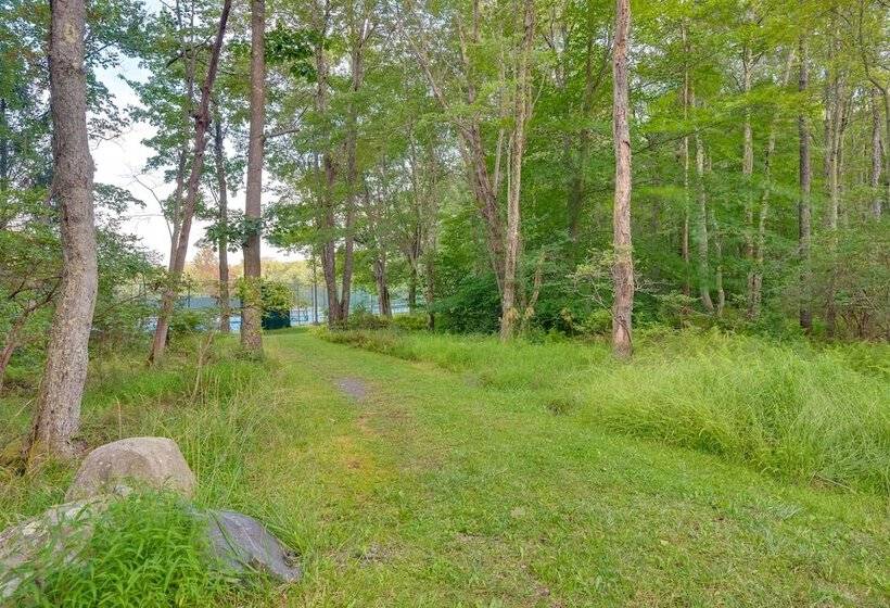 Peaceful Pocono Lake Cabin: Walk To Pine Lake!