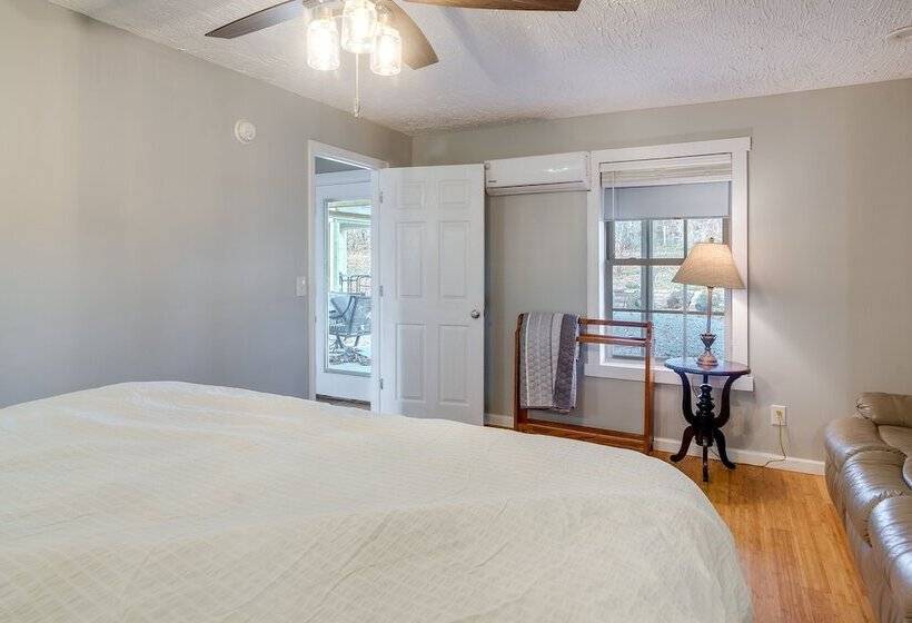 Peaceful Russell Springs Home W/ Fire Pit & Pond!