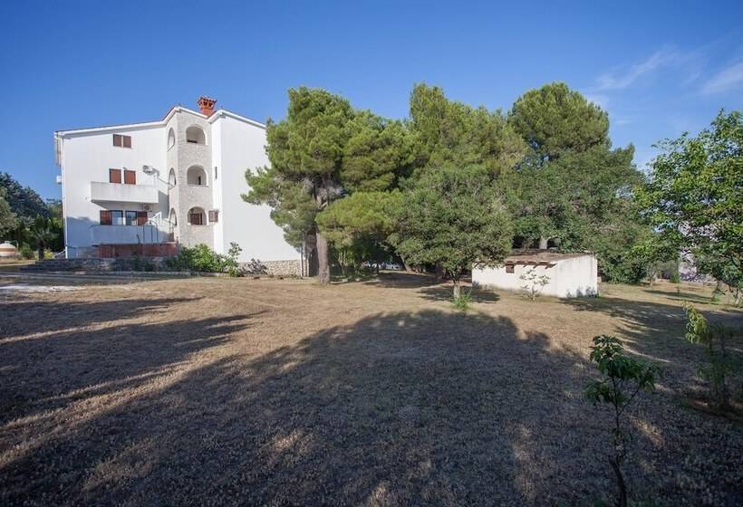 بنسيون Apartments And Room Agata