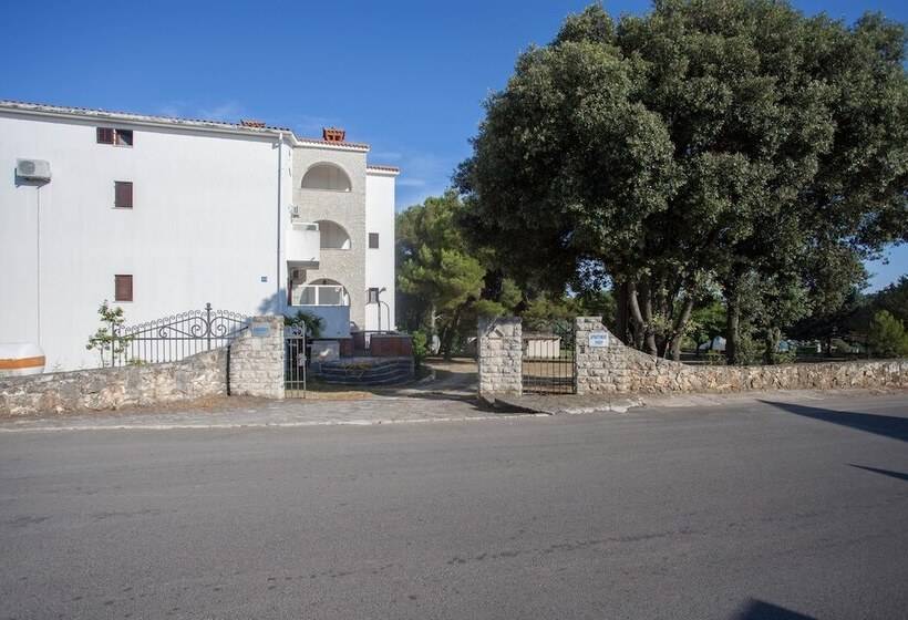 بنسيون Apartments And Room Agata