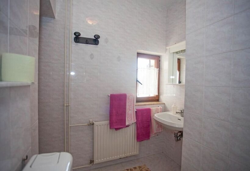 بنسيون Apartments And Room Agata