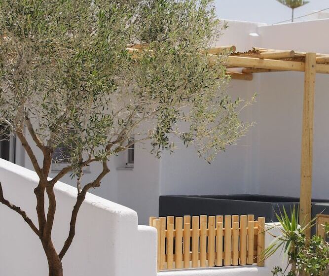 פנסיון Athiri Luxury Suites