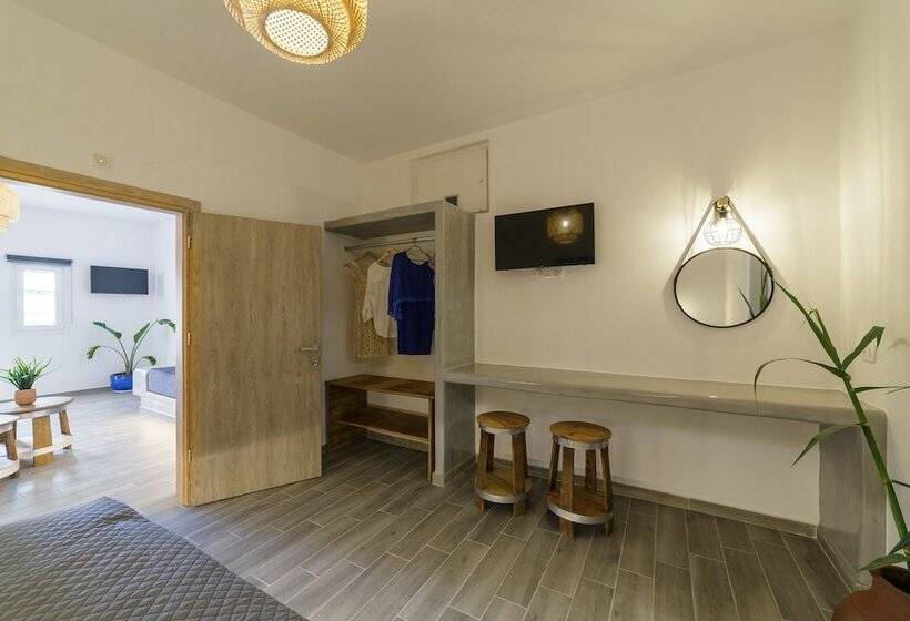 פנסיון Athiri Luxury Suites