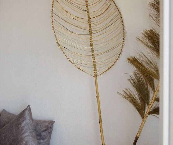 פנסיון Athiri Luxury Suites