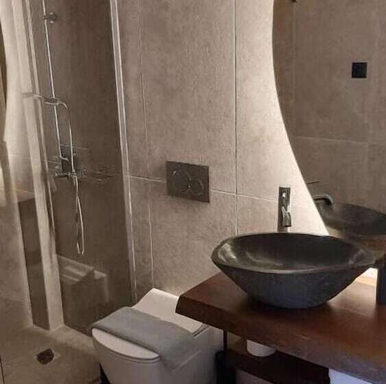 פנסיון Leone Suites