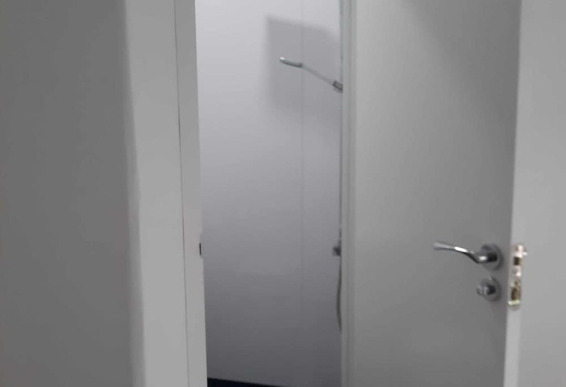 פנסיון Lynden And Cypress House