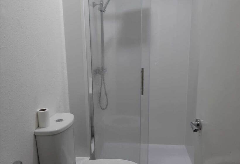 פנסיון Lynden And Cypress House