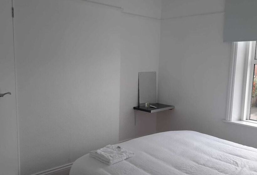 פנסיון Lynden And Cypress House