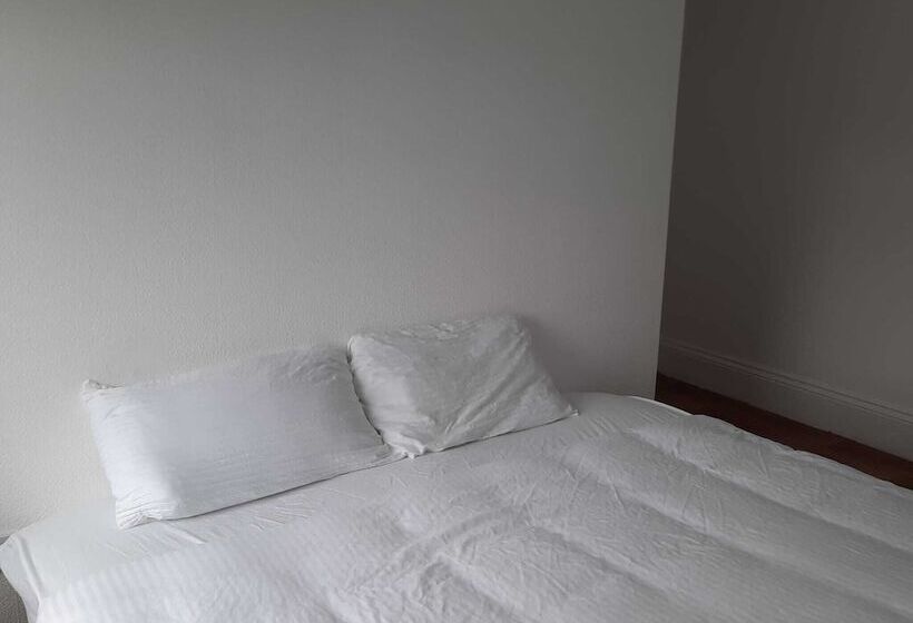 פנסיון Lynden And Cypress House