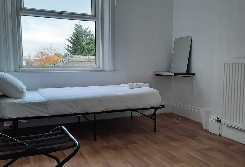 פנסיון Lynden And Cypress House