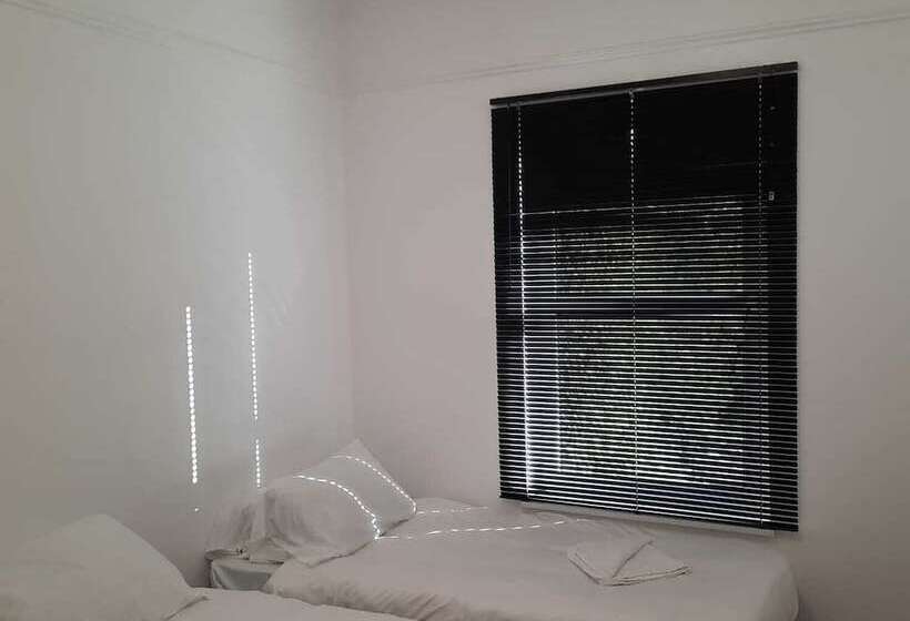 פנסיון Lynden And Cypress House