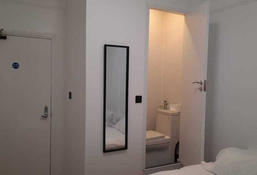 פנסיון Lynden And Cypress House