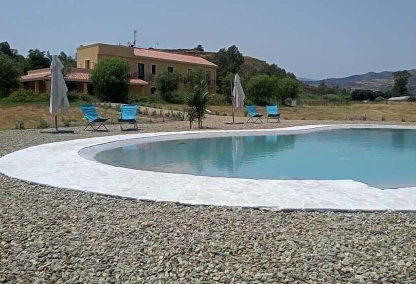 פנסיון Minissale Farm House