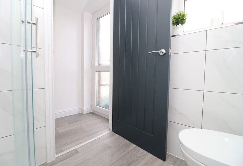 膳宿费 Cardiff Private Double Rooms With Shared Bathroom Wi Fi And Free On Street Parking