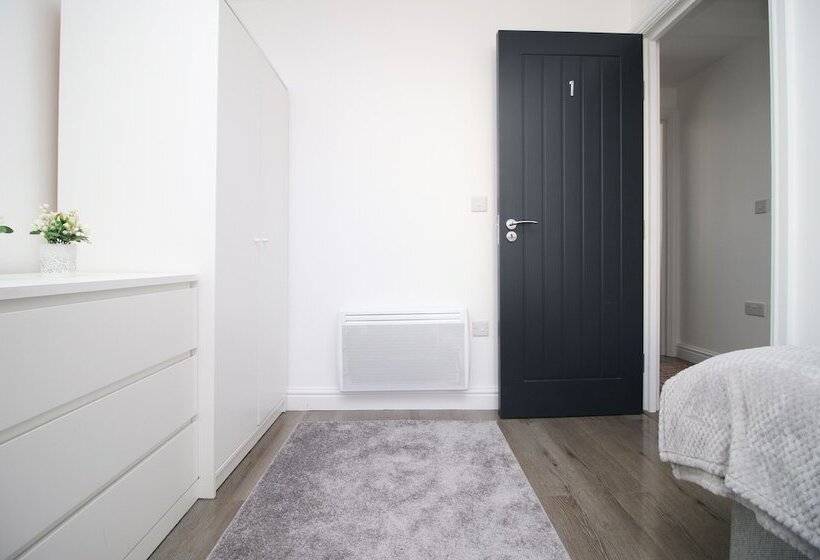 膳宿费 Cardiff Private Double Rooms With Shared Bathroom Wi Fi And Free On Street Parking