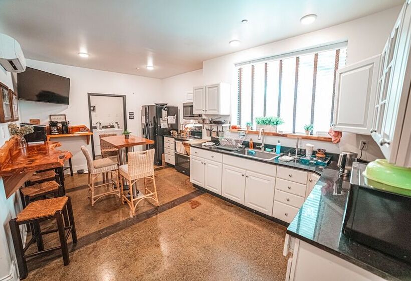 פנסיון The Heinsman Guest House