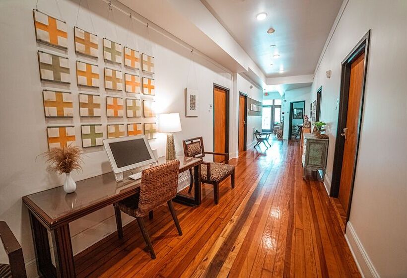 פנסיון The Heinsman Guest House