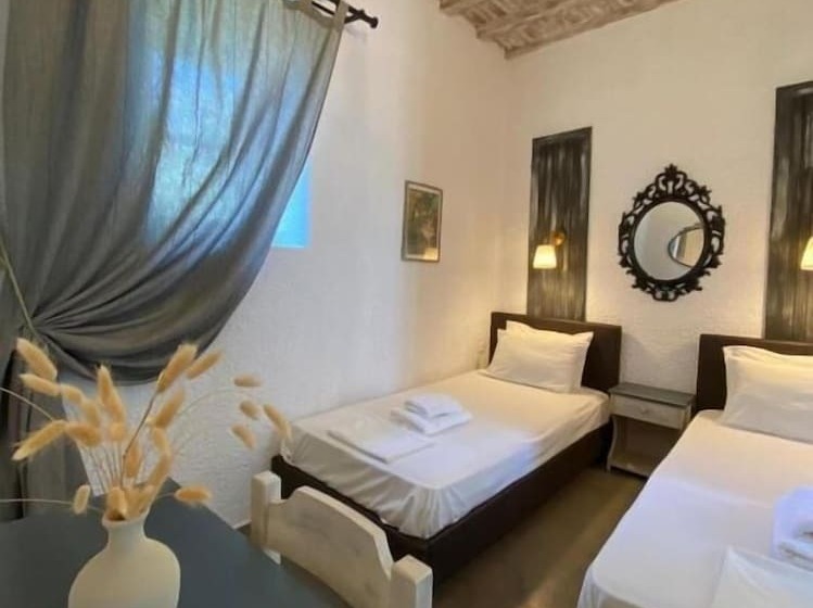 بنسيون Vougli View