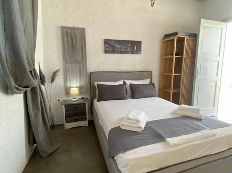 بنسيون Vougli View