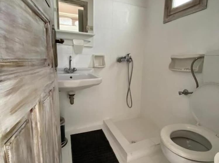 بنسيون Vougli View