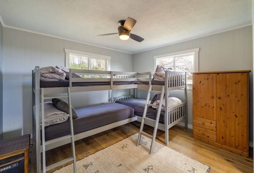 Pet Friendly Boone Home W/ Scenic Mountain Views!