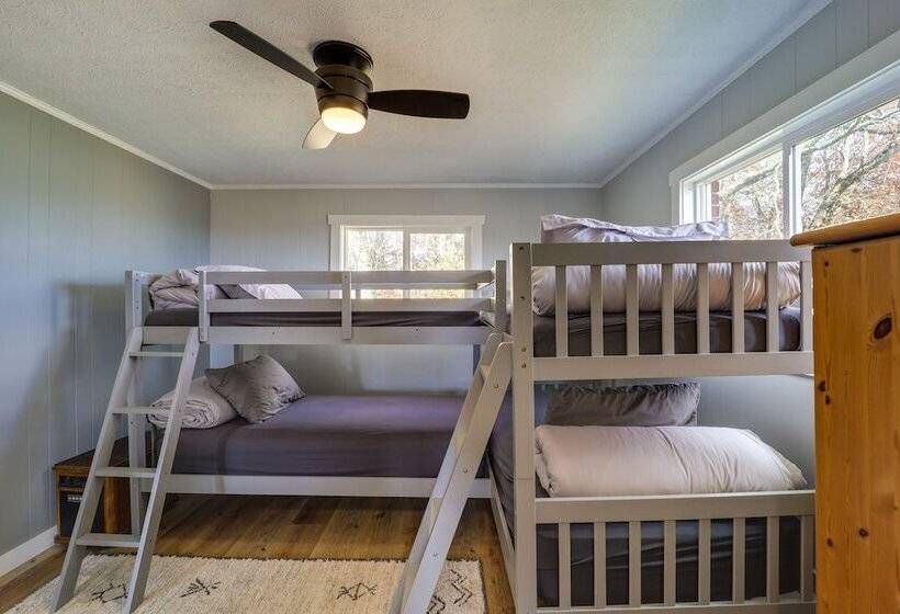 Pet Friendly Boone Home W/ Scenic Mountain Views!