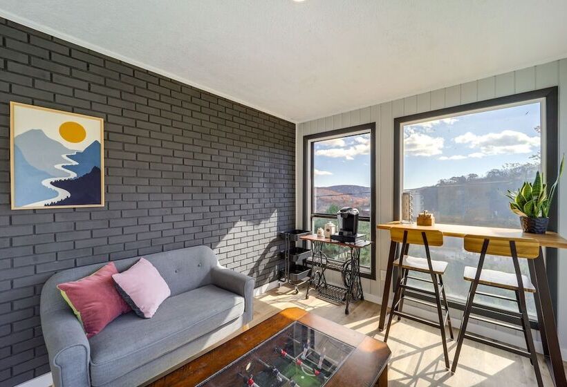 Pet Friendly Boone Home W/ Scenic Mountain Views!