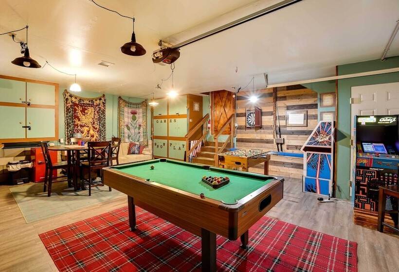 Pet Friendly Cabin W/ Fire Pit & Game Room!