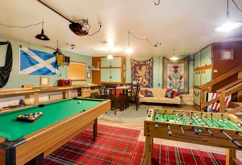 Pet Friendly Cabin W/ Fire Pit & Game Room!