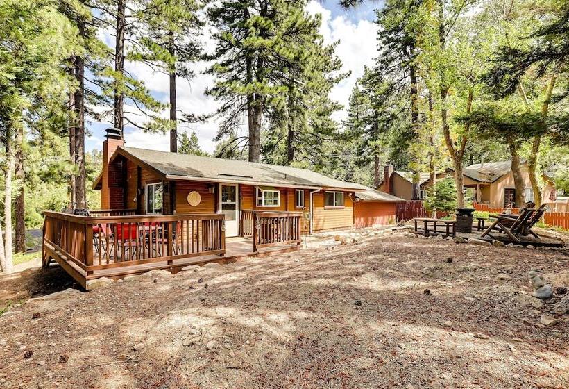 Pet Friendly Cabin W/ Fire Pit & Game Room!