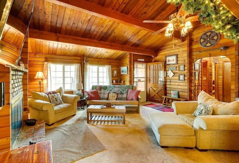 Pet Friendly Cabin W/ Fire Pit & Game Room!