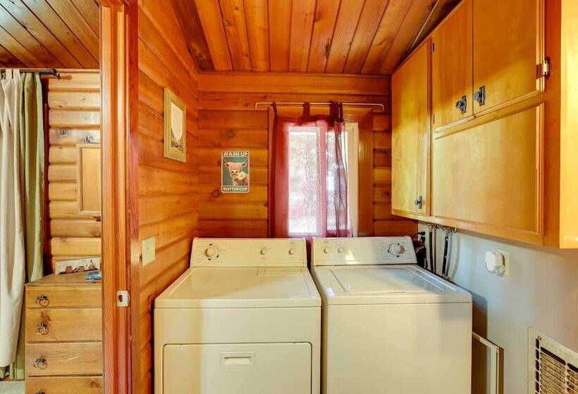 Pet Friendly Cabin W/ Fire Pit & Game Room!