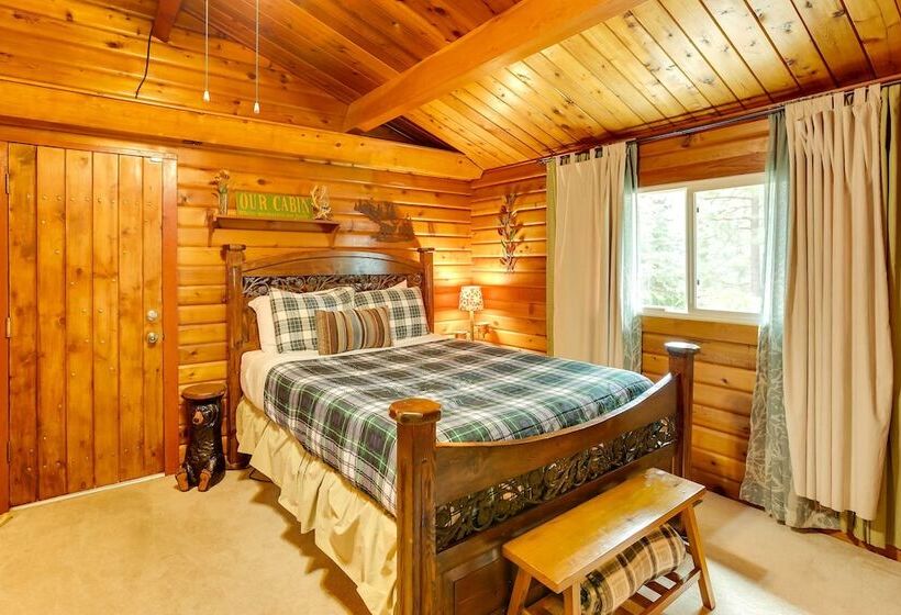 Pet Friendly Cabin W/ Fire Pit & Game Room!