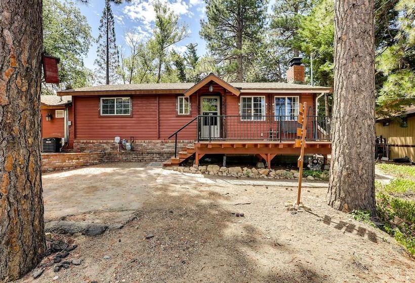 Pet Friendly Cabin W/ Fire Pit & Game Room!