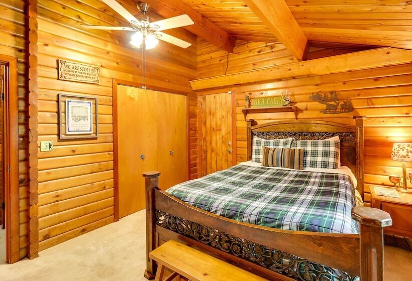 Pet Friendly Cabin W/ Fire Pit & Game Room!