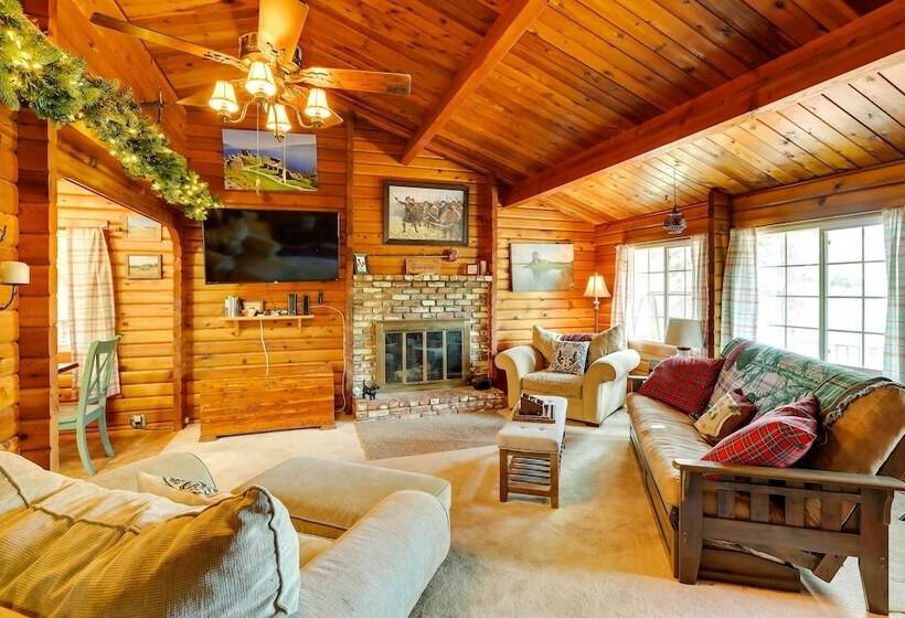 Pet Friendly Cabin W/ Fire Pit & Game Room!