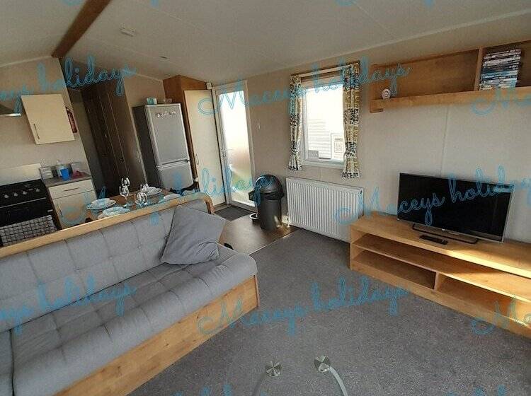 Pet Friendly Caravan In Walton On The Naze