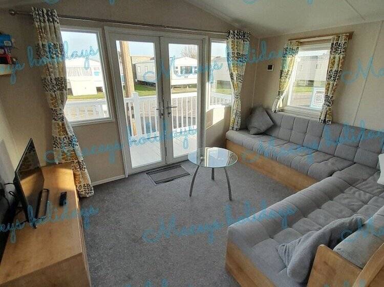 Pet Friendly Caravan In Walton On The Naze