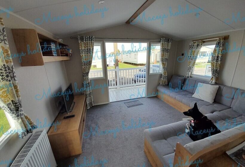 Pet Friendly Caravan In Walton On The Naze