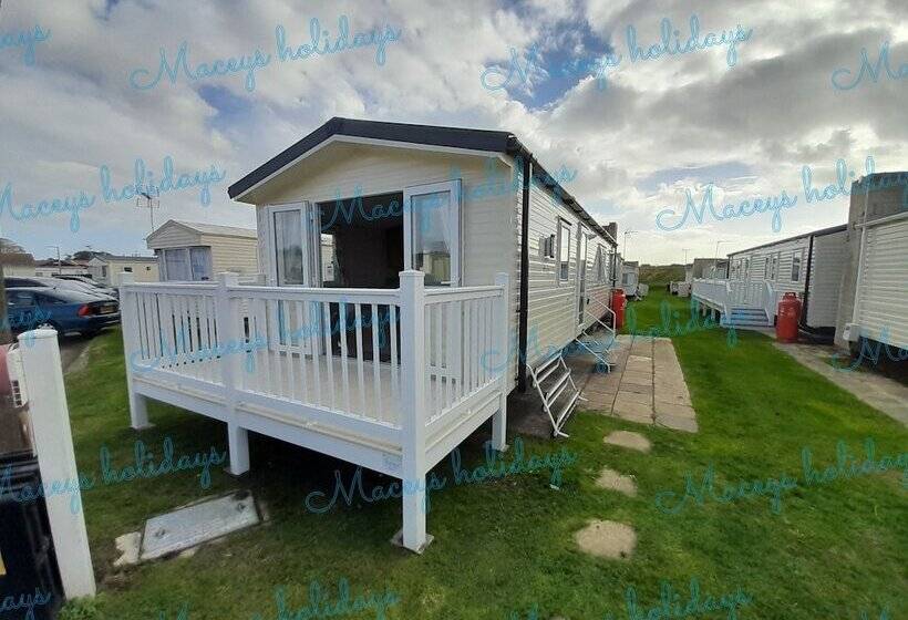 Pet Friendly Caravan In Walton On The Naze