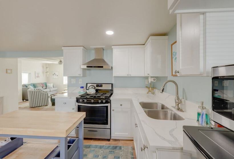 Pet Friendly Cayucos Home: Walk To Public Beach!