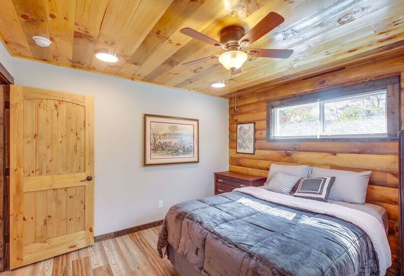 Pet Friendly Chattanooga Cabin W/ Hot Tub & Kayaks